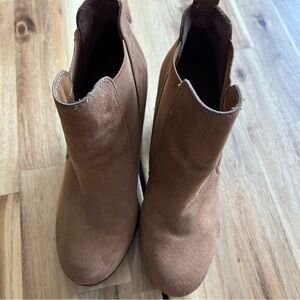 American Eagle Faux Suede Tan Ankle Boots | Size 7